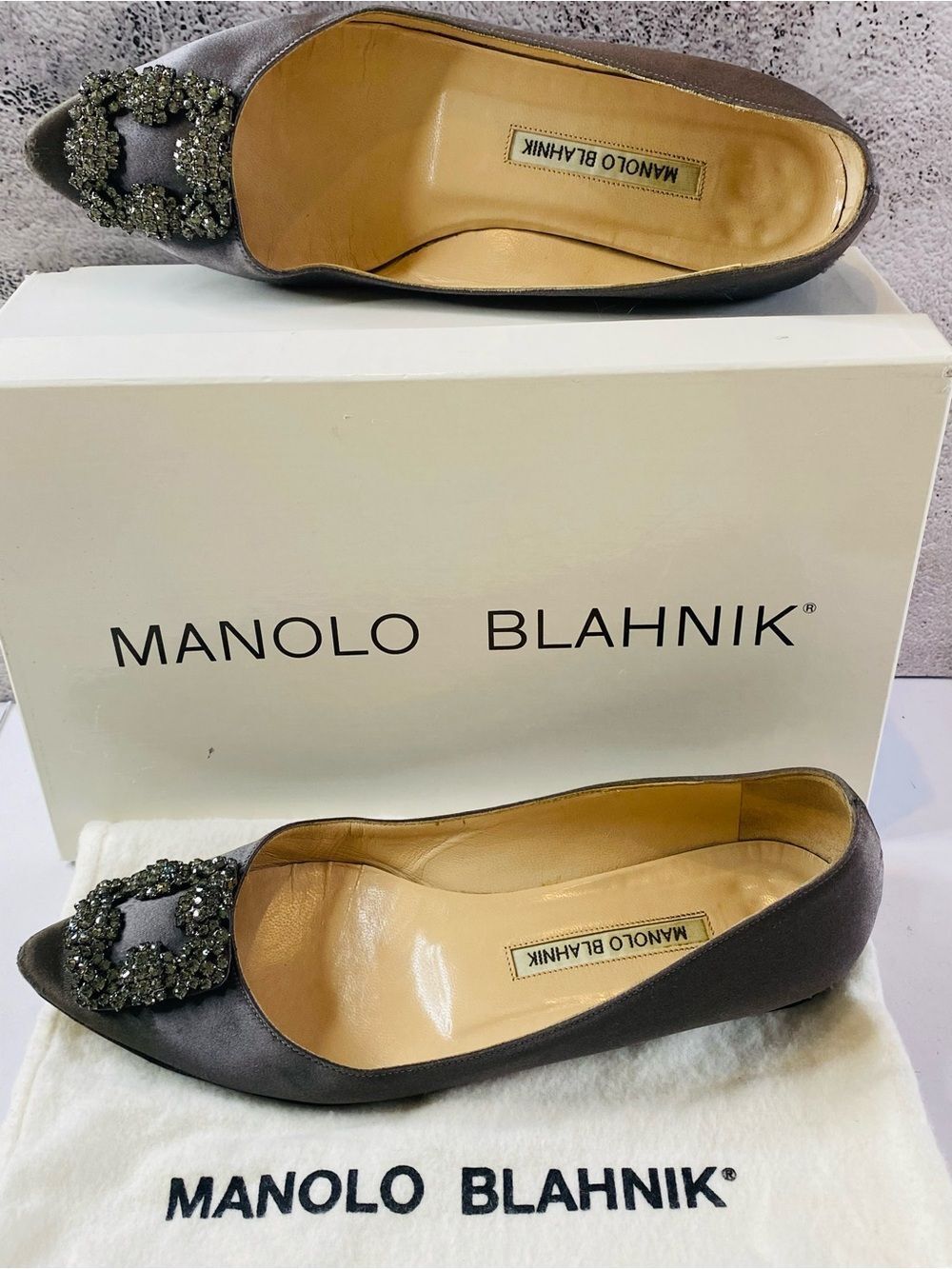 🛍️ Manolo Blahnik Authentic Silver/Gray Satin Hangisiflat Crystal Gunmetal Flats